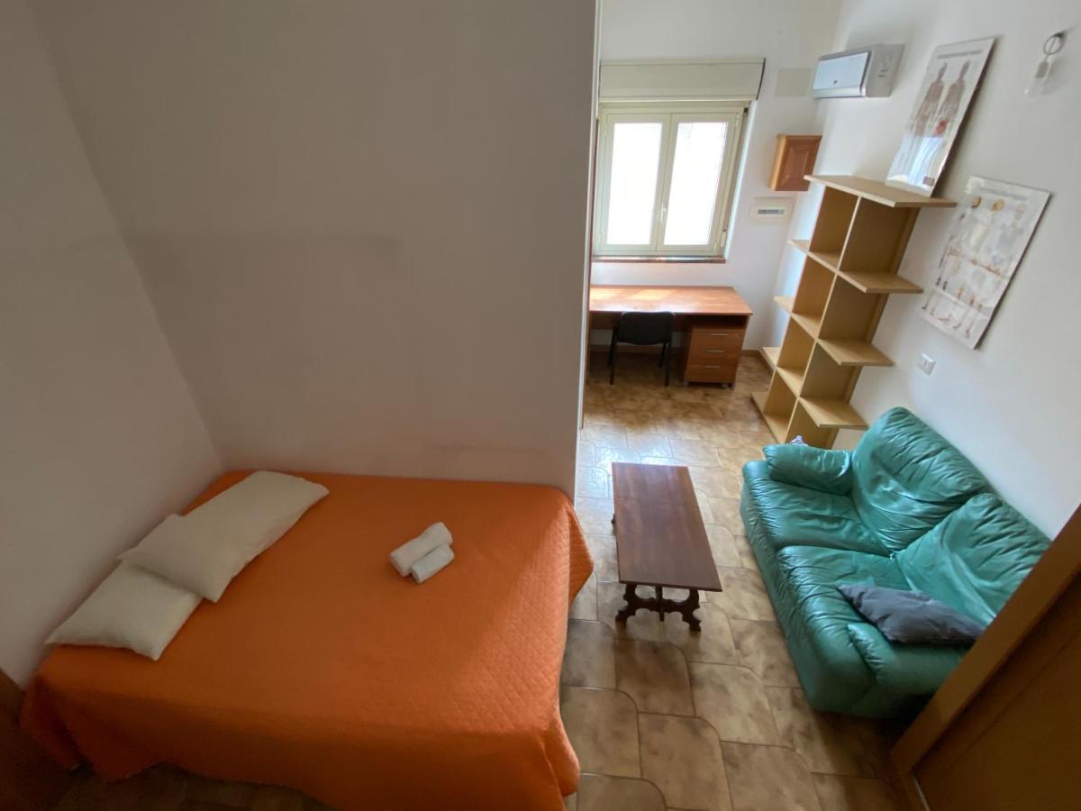 Stanza Privata Dotata Di Tutti I Comfort-centro Storico Habitación en casa particular Palermo